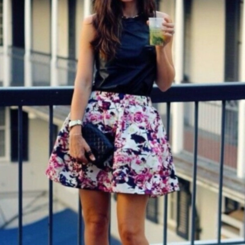 Express Womans Floral Skater Skirt - Pink and Black Size 0 XS